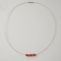 BLOEDKORAAL KETTING MET 14KT GOUDEN KRALEN